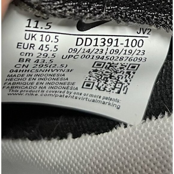 11.5- Nike Dunk Low Black White ?